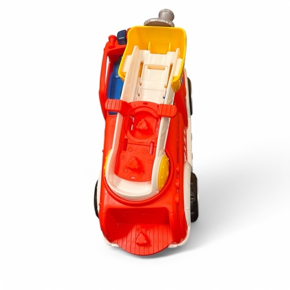 Fisher-Price Little People Lift ‘n Lower Fire Truck - Picture 4 of 11